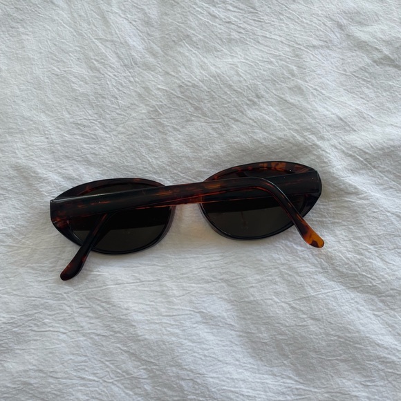 Tortoiseshell Oval Sunglasses - Brown Lenses - Picture 2 of 2